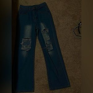 This is a xs flare distressed jeans, they’re brand new , brought wrong size